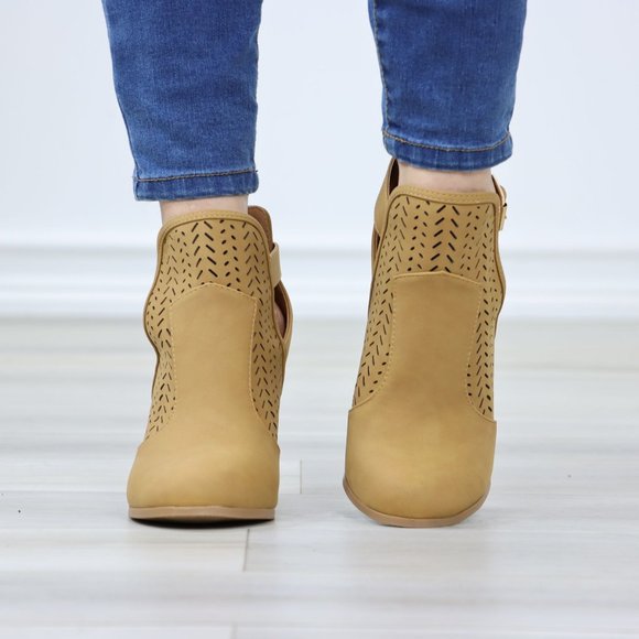 Tan Faux Nubuck Round Toe Block Heeled Ankle Boots Lacer Cut Design - Picture 10 of 12